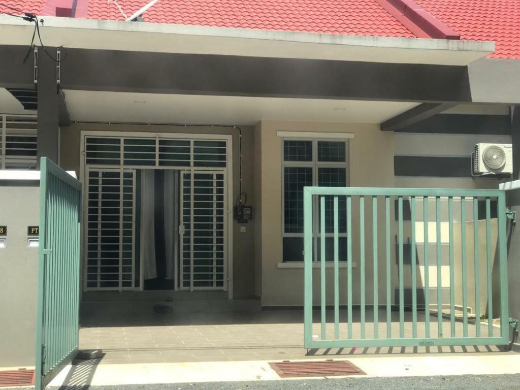 Z&M Homestay Jertih Exteriör bild