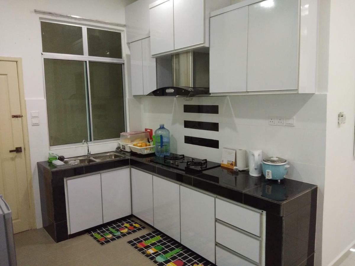 Z&M Homestay Jertih Exteriör bild