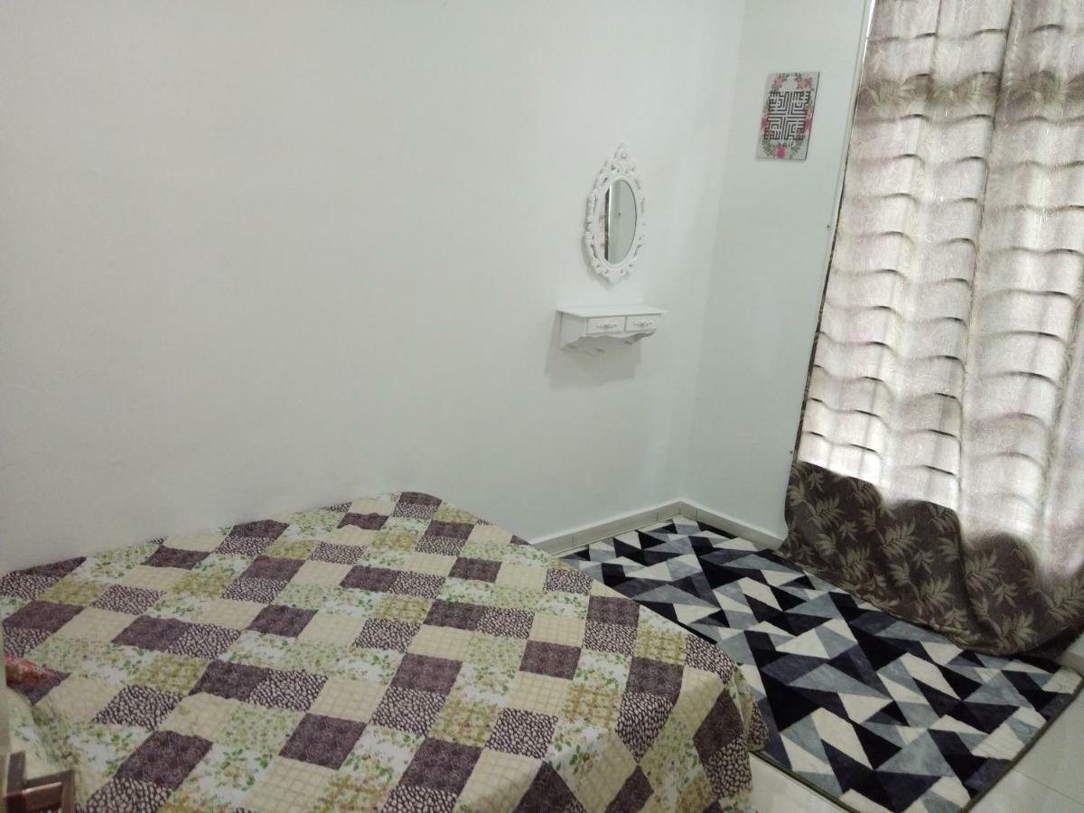 Z&M Homestay Jertih Exteriör bild