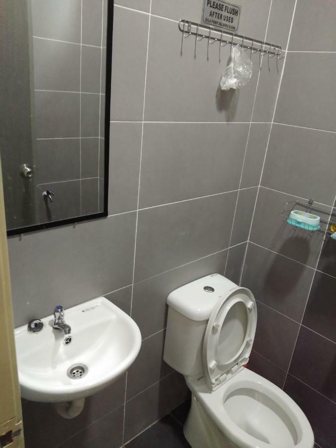 Z&M Homestay Jertih Exteriör bild